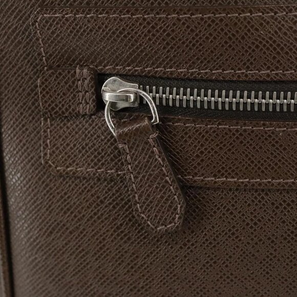 LOUIS VUITTON Taiga Igor Business Bag Grizzly - Picture 7 of 15